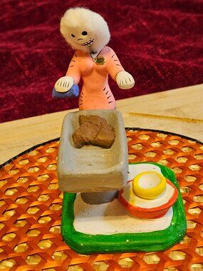 VINTAGE OAXACAN WIRE AND CLAY LAUNDRY DAY SCULPTURE